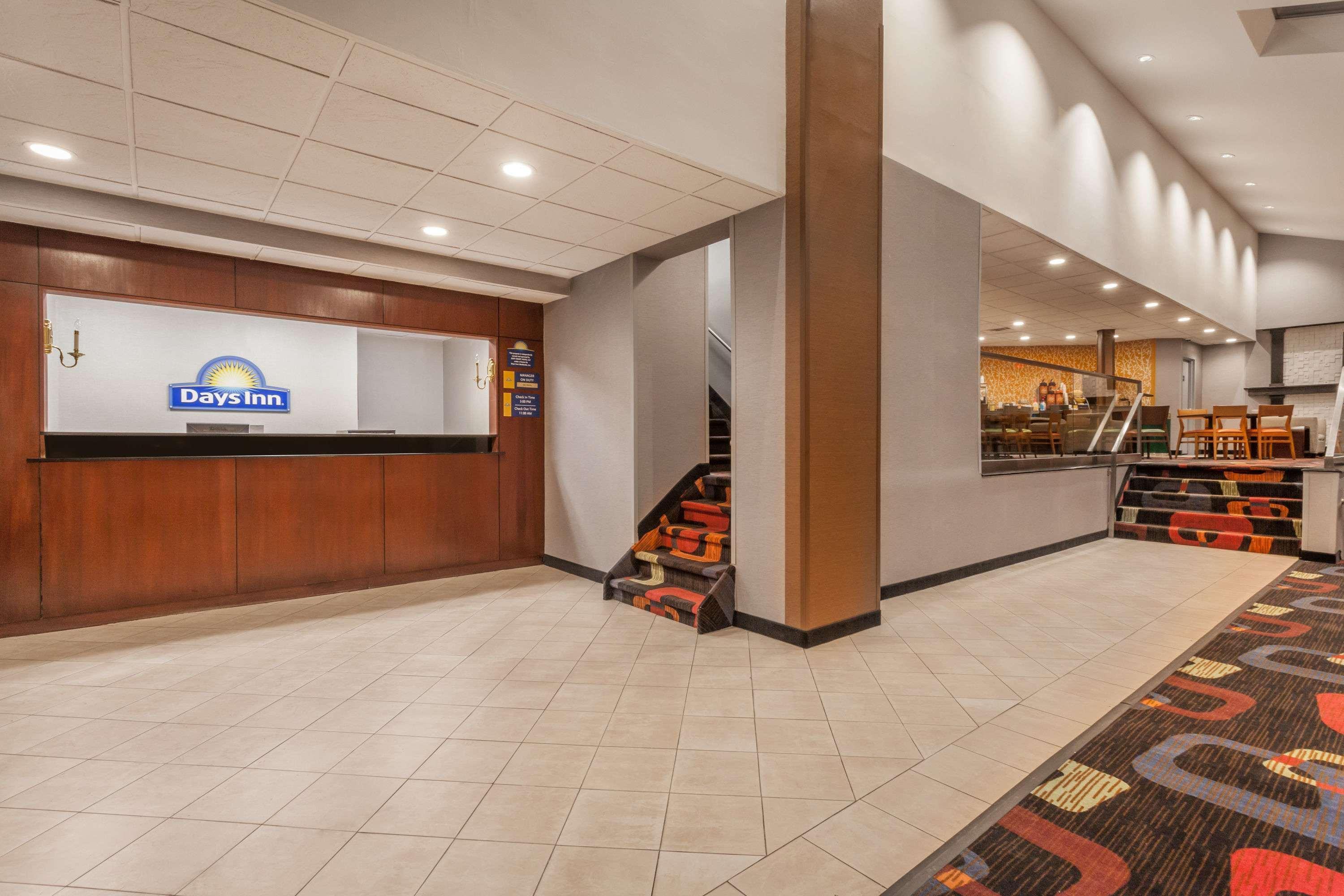 Days Inn By Wyndham Woodbury Long Island Exterior photo