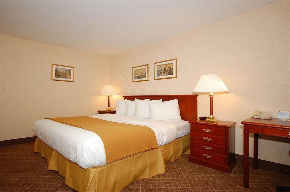 Days Inn By Wyndham Woodbury Long Island Room photo